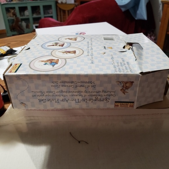 1998 New Vintage Debbie Mumm "Spring Is In the Air" 4 plates in this package - Picture 9 of 10